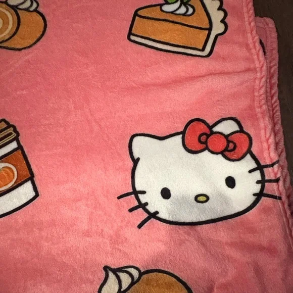 Hello Kitty Blanket - Picture 3 of 3